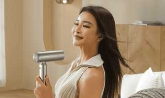 Come usare l'asciugacapelli senza rovinare i capelli fragili